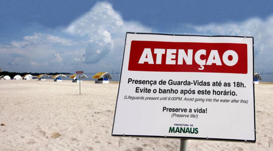 Praia da Ponta Negra é liberada para banhistas e tem serviços ampliados