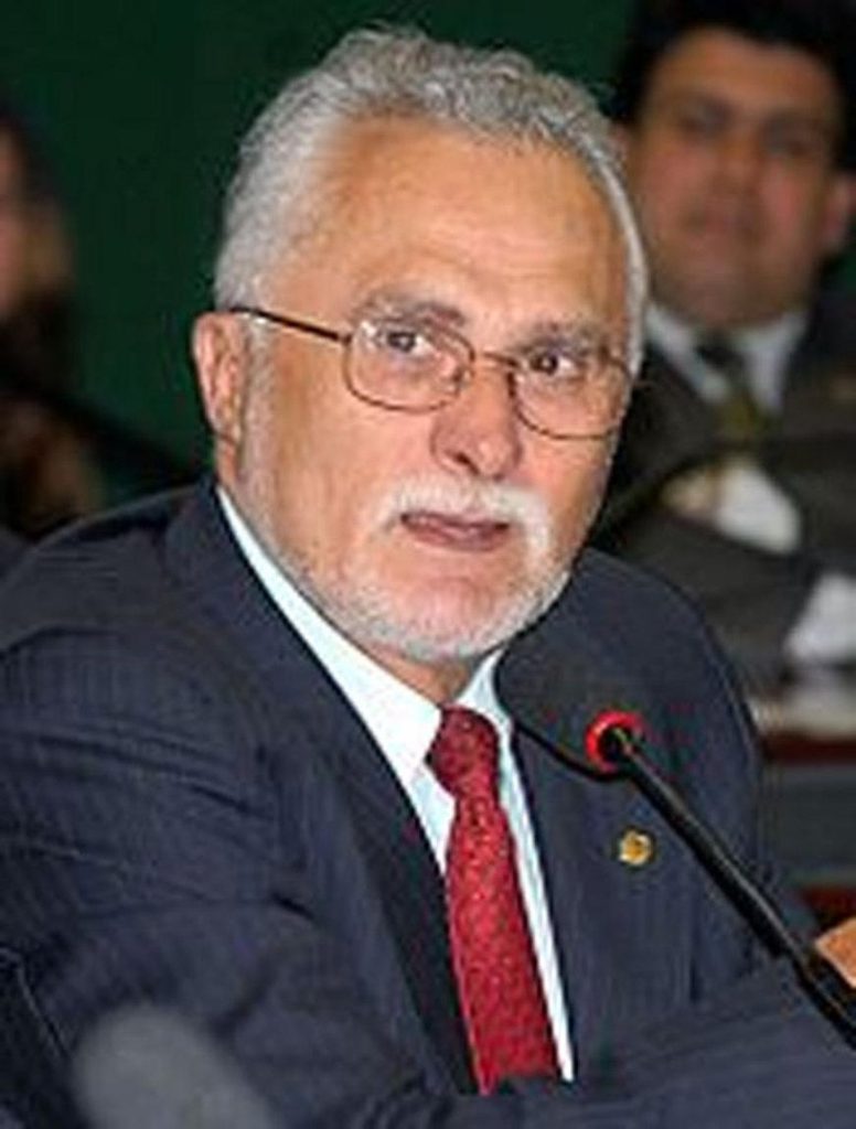 Genoino anuncia saída do governo
