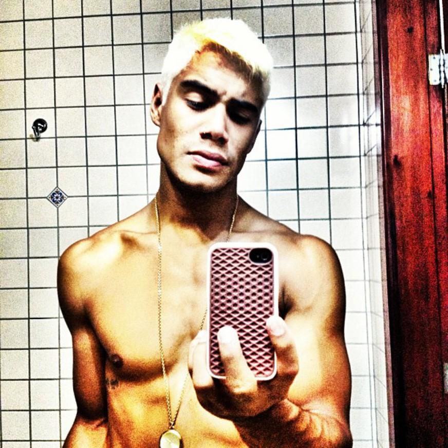 Micael Borges xinga internauta no Twitter