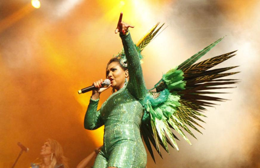 Gaby Amarantos e Os Tucumanus agitaram Parada Musical