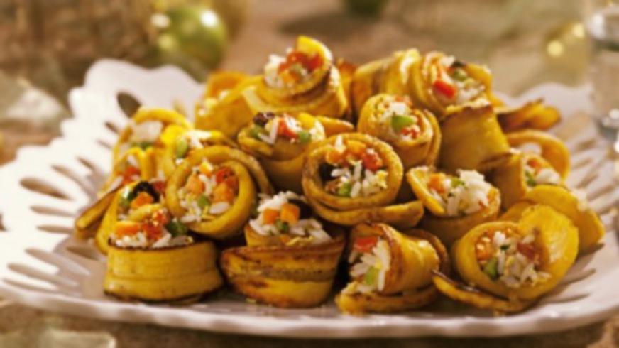 Anéis de banana-da-terra com farofa de arroz