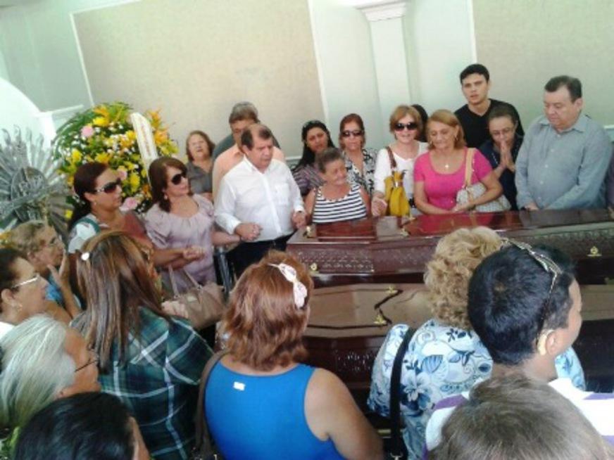 Vítimas de triplo homicídio são veladas em Manaus