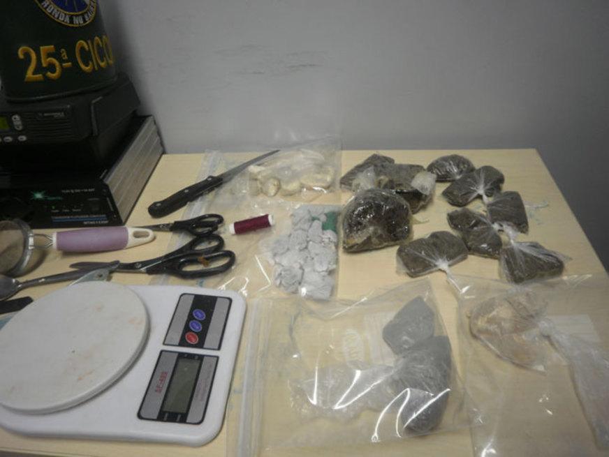 Dupla é presa e adolescente apreendido com mais de meio quilo de drogas