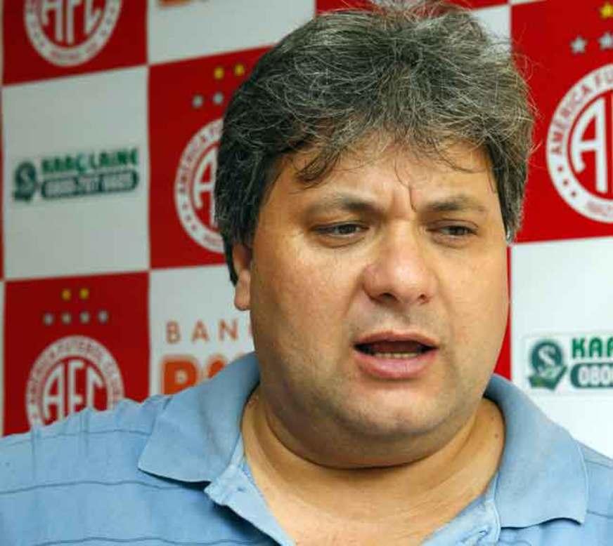 Holanda acerta com português Luis Miguel Oliveira para o Amazonense 2013
