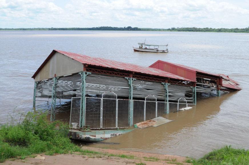 Terminal construído com verba federal afunda em interior do Amazonas