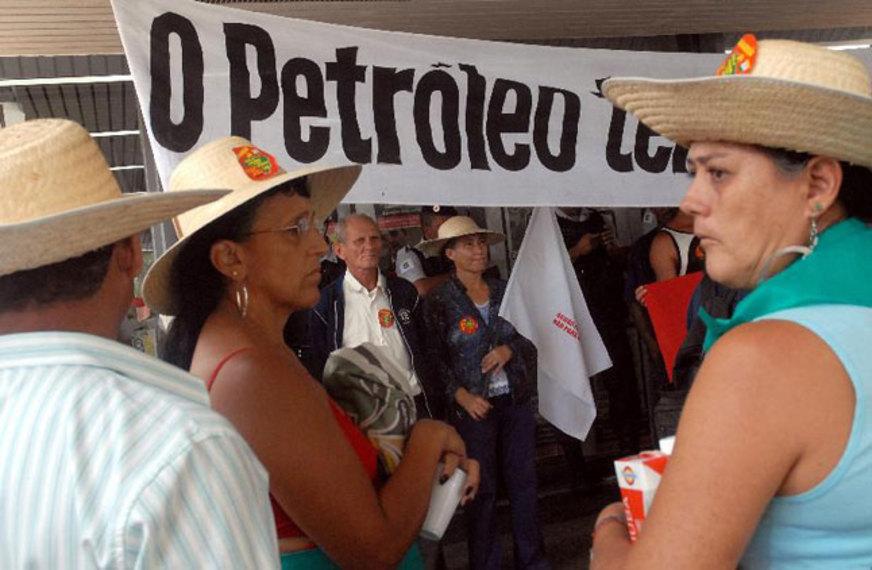 Petroleiros fazem paralisação nacional de 24 horas
