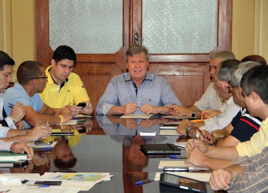 Artur define datas para inaugurar Proama e creches em Manaus