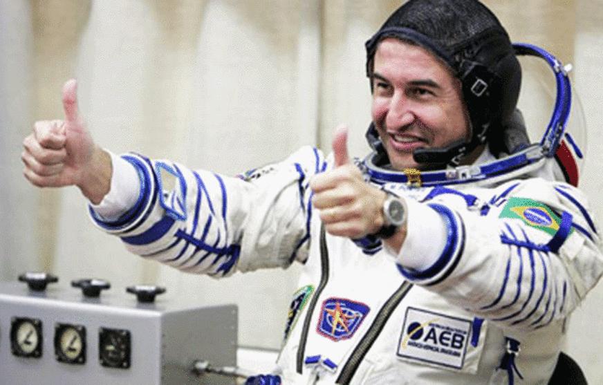 Atração de férias transforma crianças em astronautas