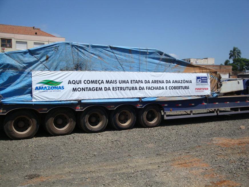 Arena da Amazônia recebe guindaste para montagem da cobertura
