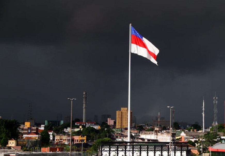 Chuva causa transtornos em Manaus