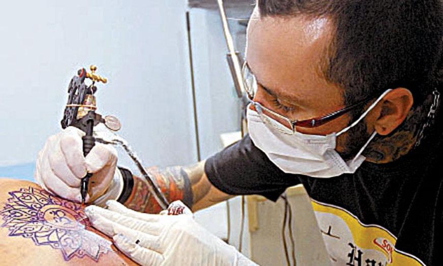 Piercings e tatuagens: alerta para cuidados com a pele