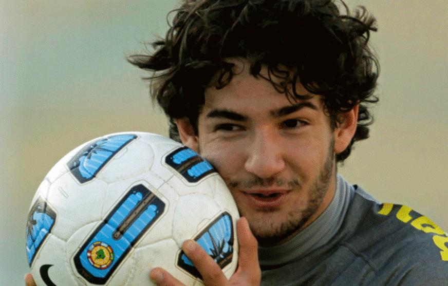 Corinthians comprará Alexandre Pato para reforçar time em 2013