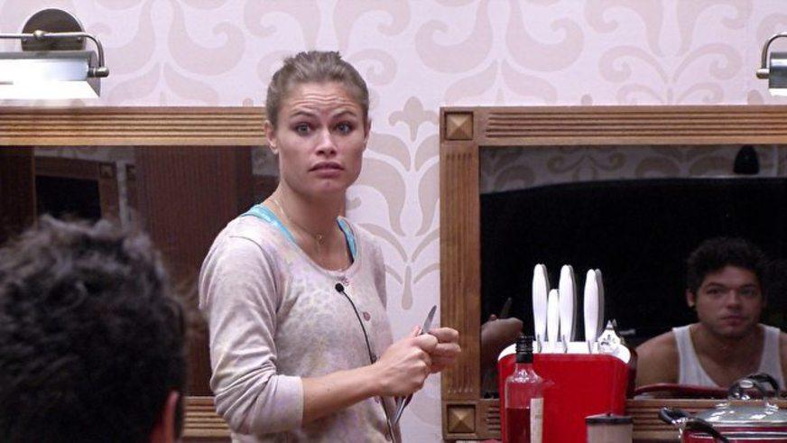 Natália detona Kamilla com brothers