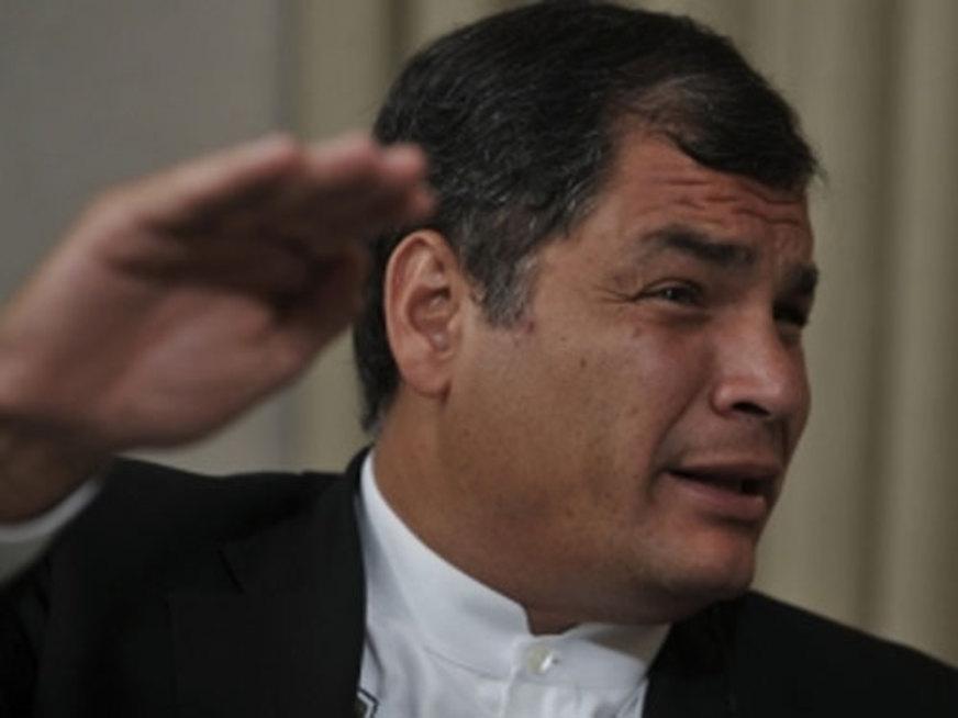 Rafael Correa é reeleito presidente do Equador