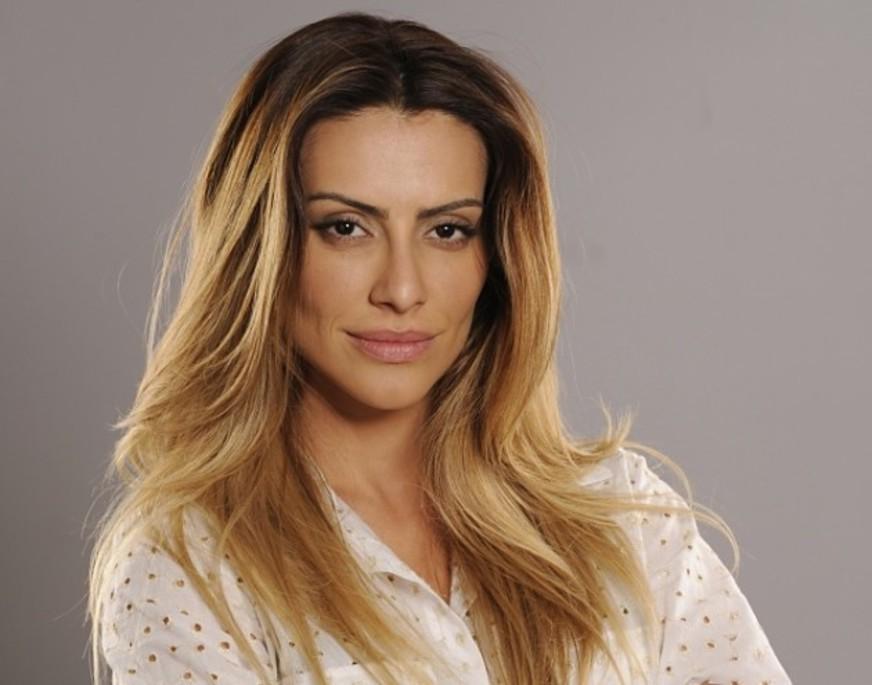 Cleo Pires divide mansão com desconhecido