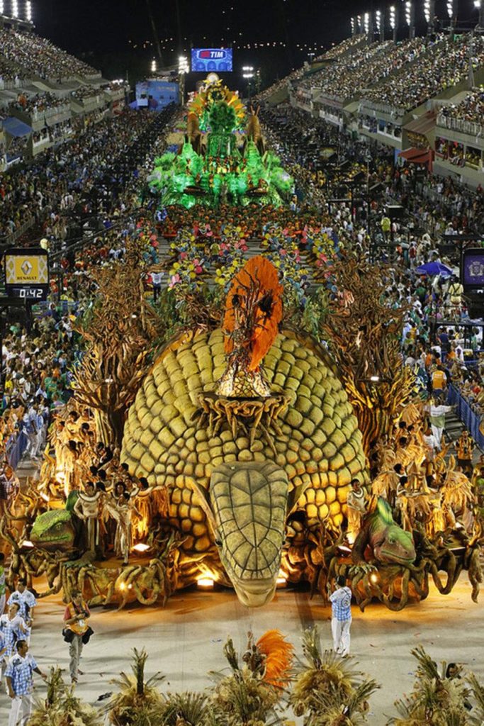 A campeã do carnaval carioca de 2013 é escola de samba Vila Isabel