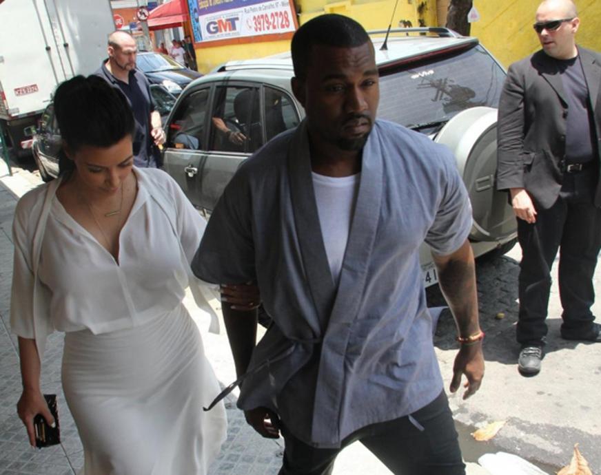 Kim Kardashian e Kanye West visitam centro espírita no Rio de Janeiro