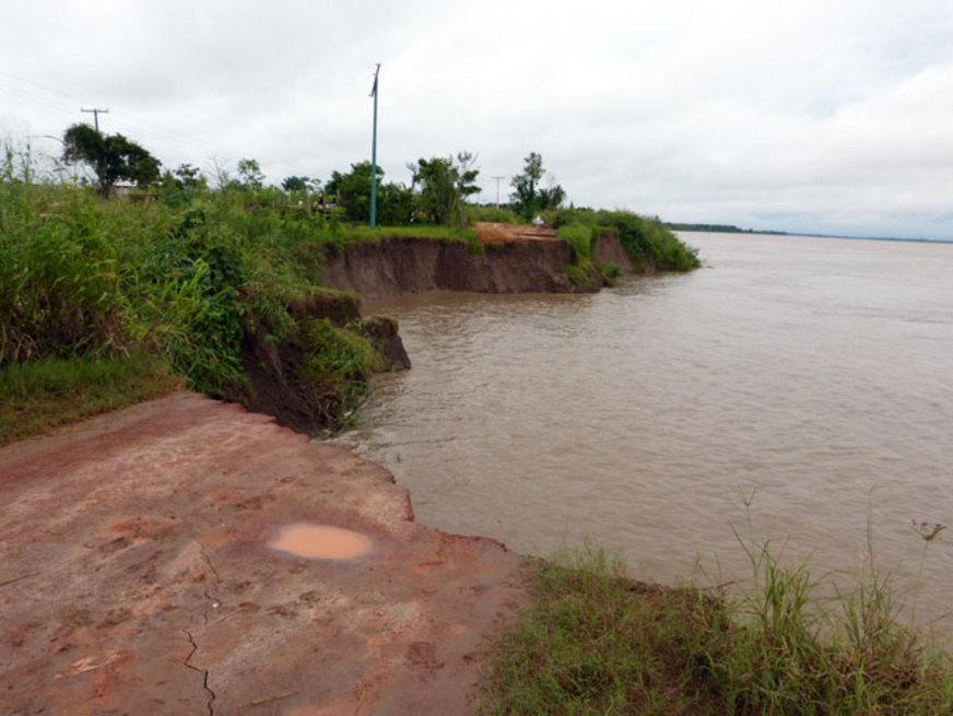 Fenômeno de ‘terra caída’ bloqueia estrada no interior do AM