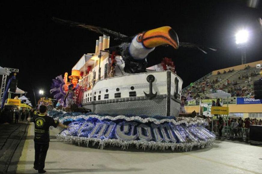 A borracha e as riquezas das águas do AM em pauta no desfile da G.R.E.S. Sem Compromisso