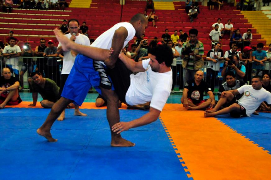 150 pessoas participam do Aulão com feras do UFC em Manaus