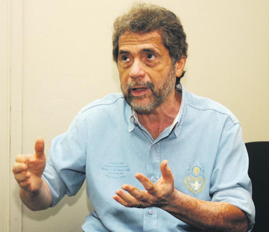 Plínio Valério afirma que não pediu licença da CMM