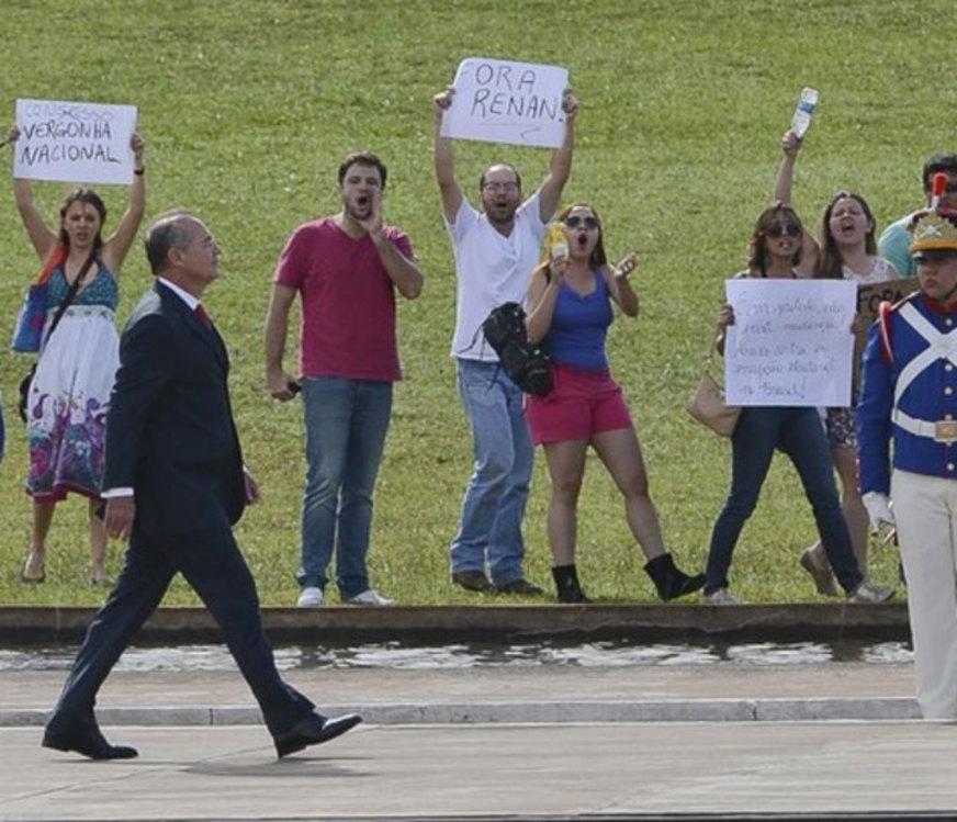 Movimento ‘Fora Renan’ alcança meta de assinaturas