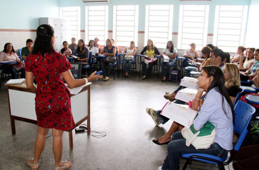 Professores são capacitados na condução de programa de ciências