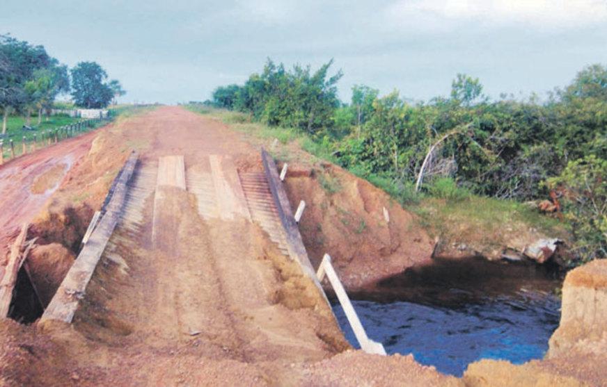 Cheia em Apuí: Rio transborda e interrompe o trânsito na Transamazônica