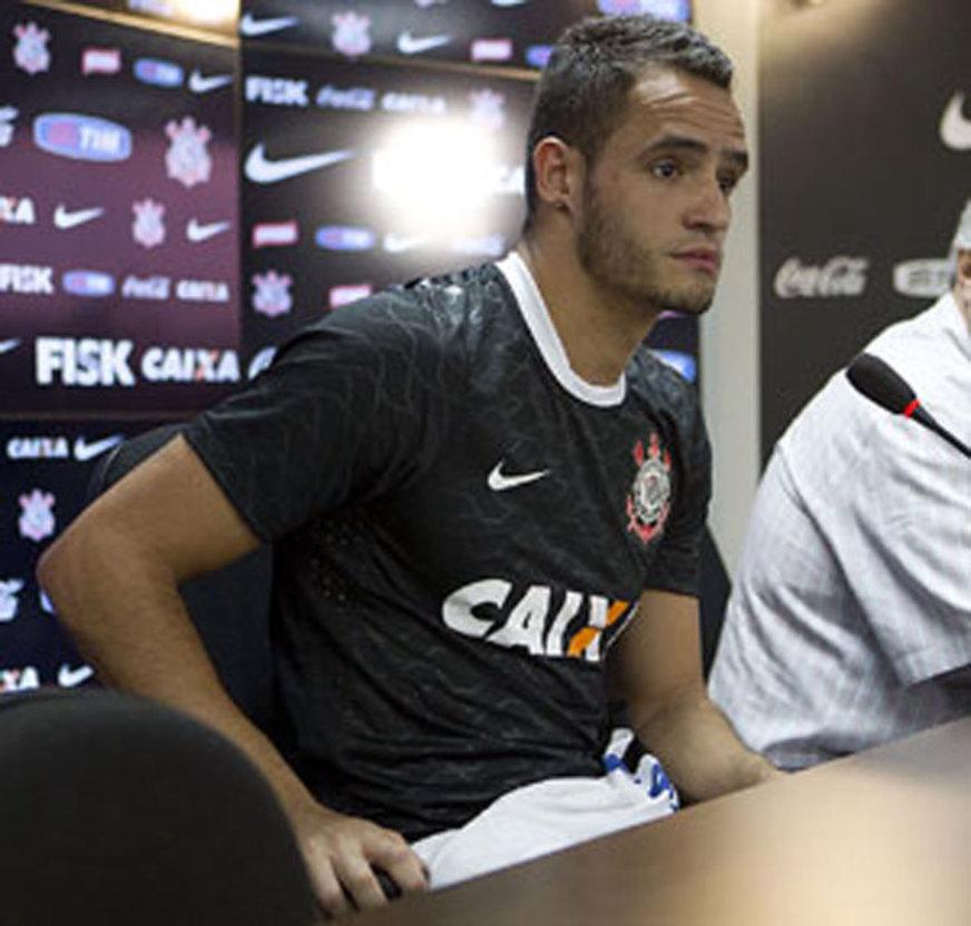 Renato Augusto fica de molho