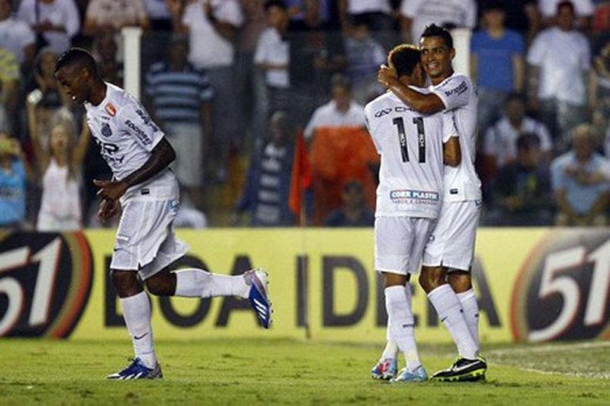 Santos empata e Neymar é vaiado