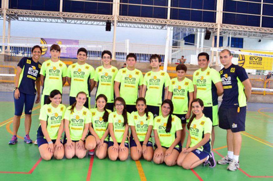Escola de Vôlei Bernardinho ainda forma turmas