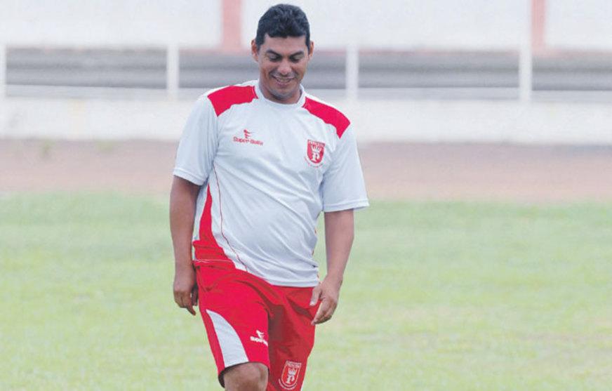 Técnico do Princesa teme perder atacante Nando