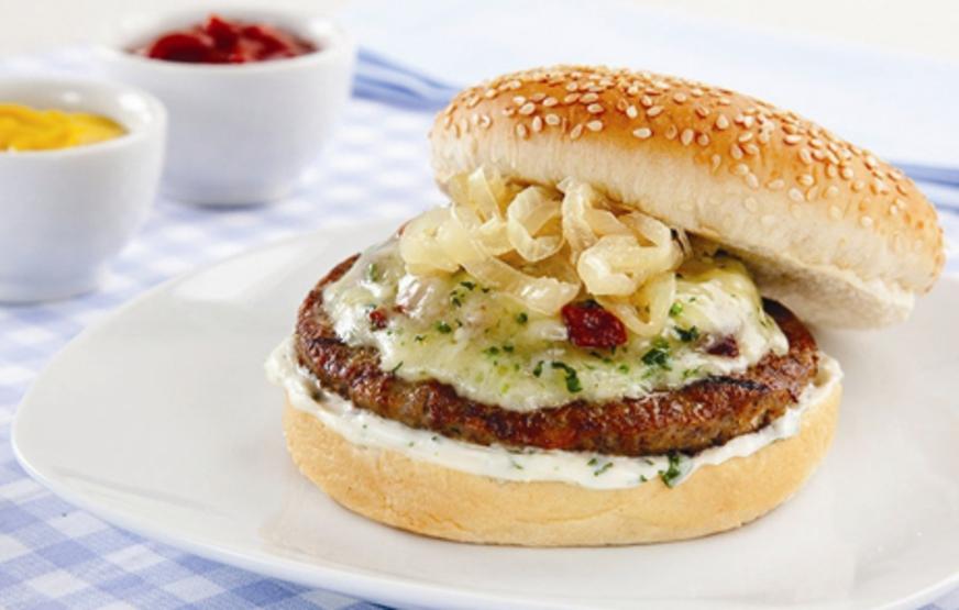 Sanduíche de Hambúrguer com Queijo e Bacon