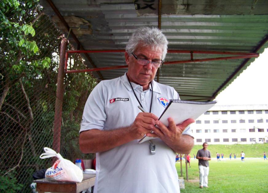 Cláudio Marques demitido do Fast Clube, que pode ter Paulo Morgado de volta