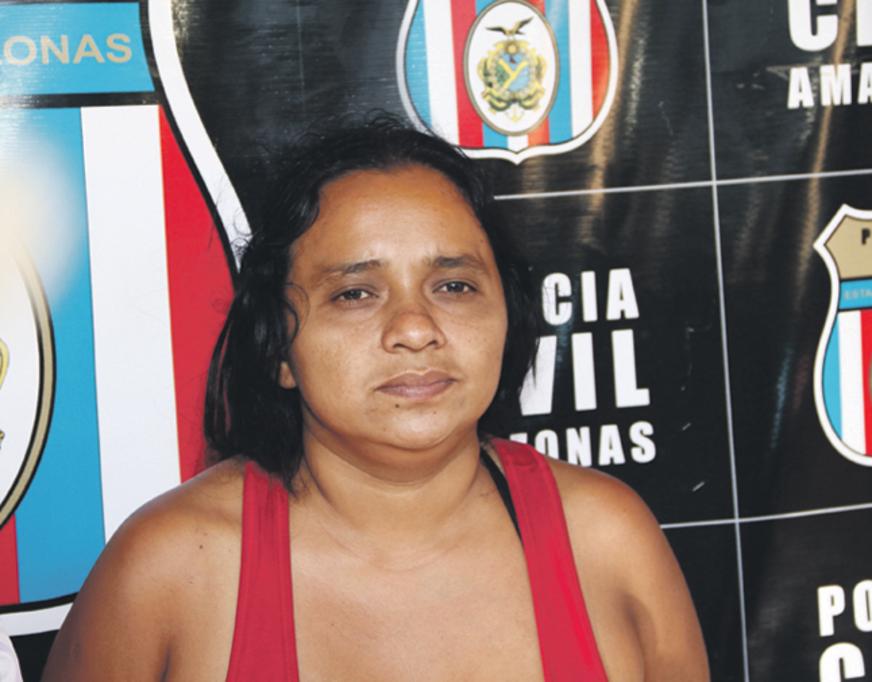 Julgamento de mulher acusada de assassinar a mãe à facadas começa com atraso