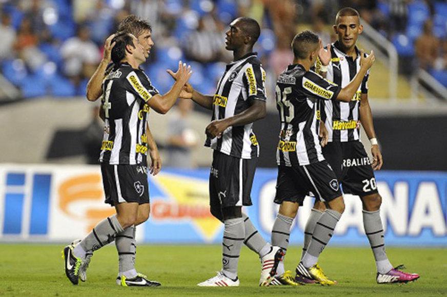 Botafogo embalado goleia pelo Carioca