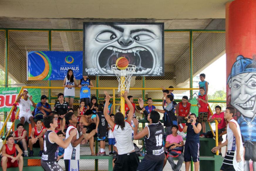 Equipes disputam seletiva no Campeonato de Basquete de Rua em Manaus