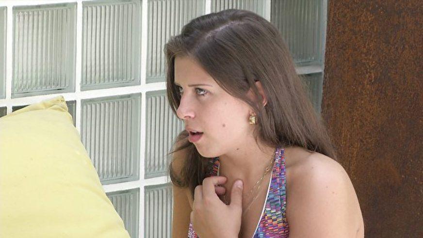 Andressa diz estar com medo de perder posto de ‘santinha’