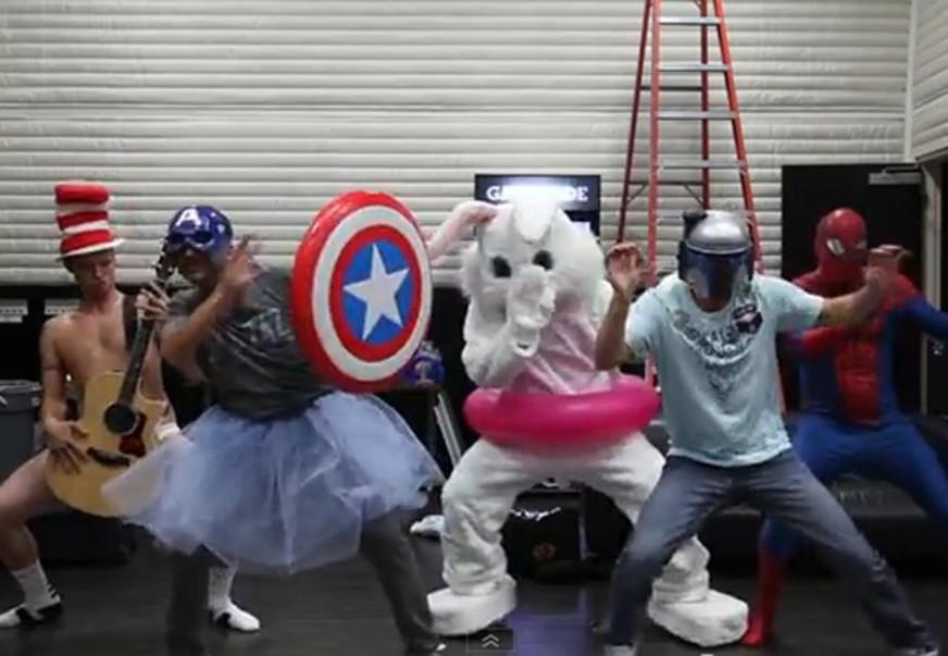 Banda Backstreet Boys grava vídeo do Harlem Shake com passos do hit ‘Everybody’