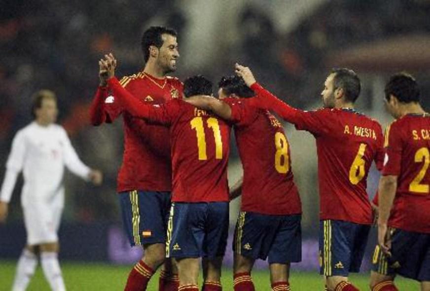 Espanha vence França e lidera grupo