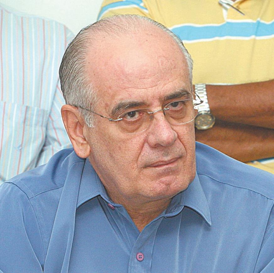Serafim é internado após sentir dores no abdômen