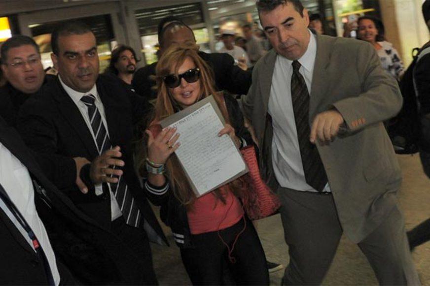 Lindsay Lohan desembarca em São Paulo