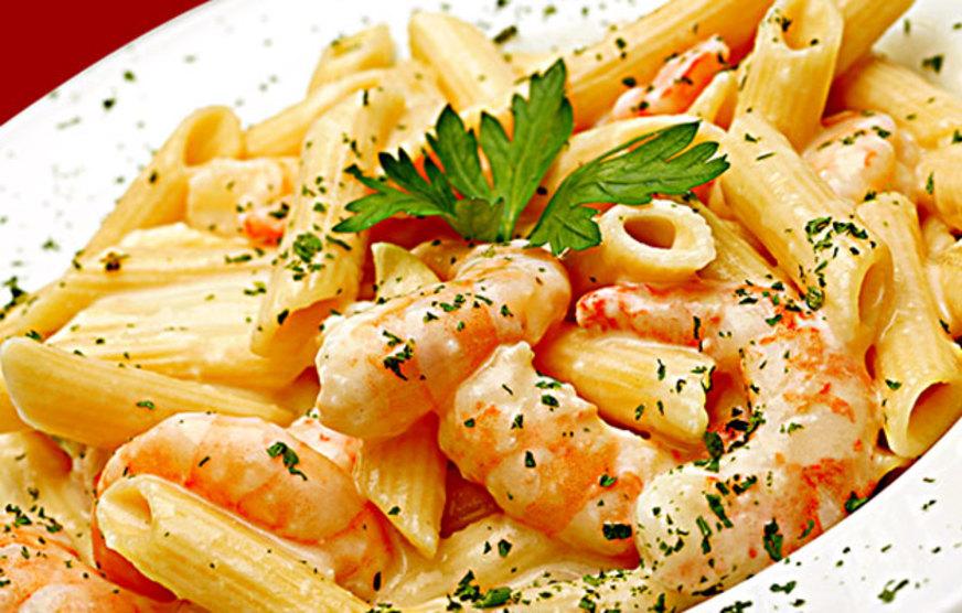 Macarrão ao molho de camarão