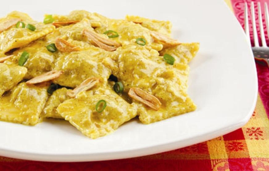 Ravioli de Frango com Leite de Coco e Curry