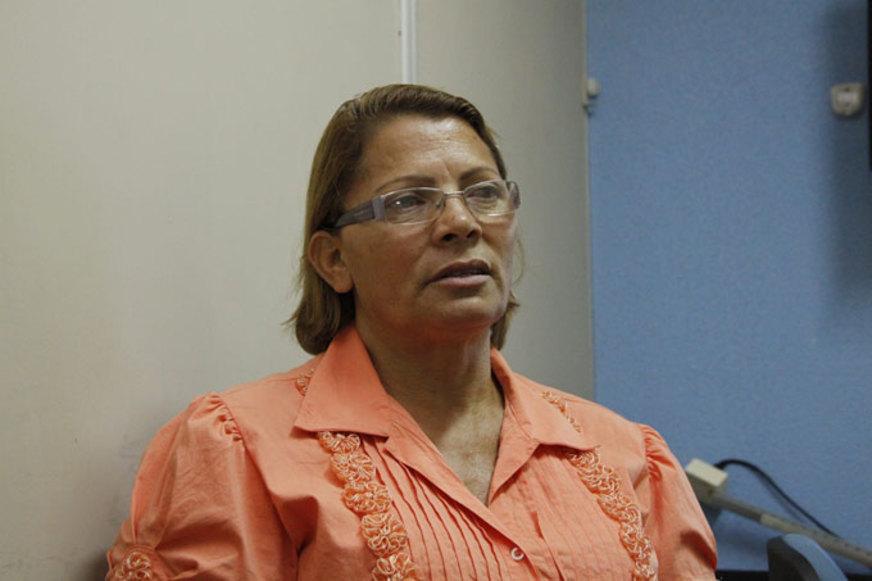 Prefeita é cassada por compra de votos com tábuas de madeira e telhas de alumínio