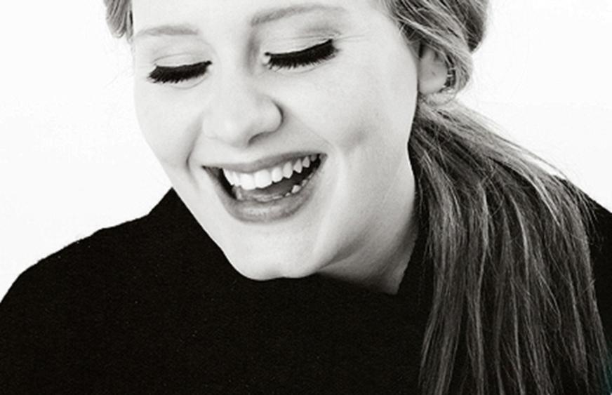Adele oferece apartamento de presente para seus primos