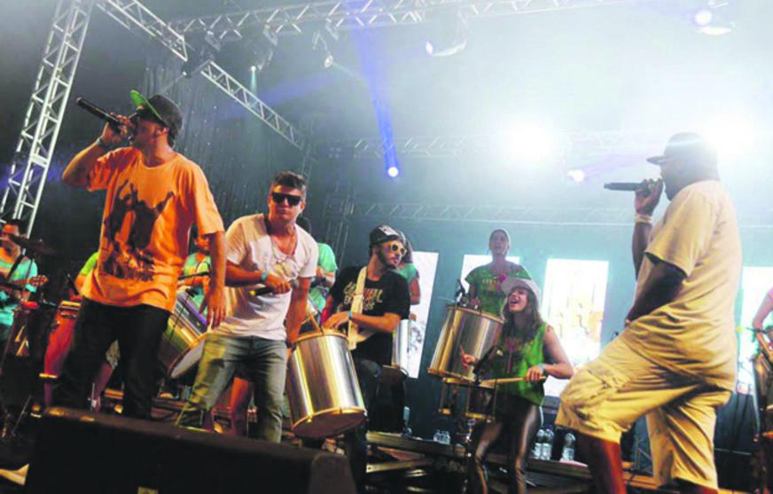 Funk e samba comandam festa em Manaus