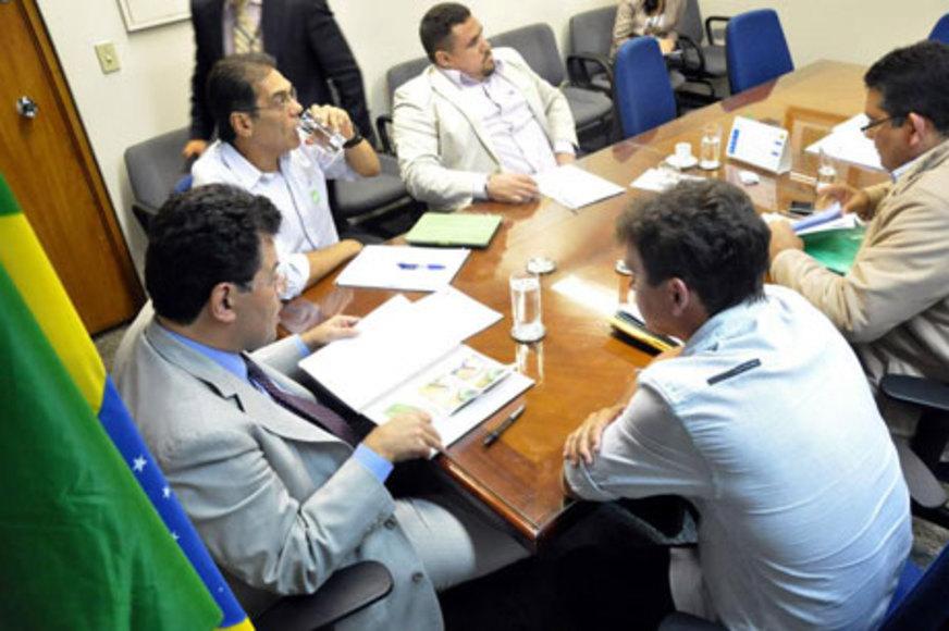 Comitiva de Eirunepé (AM) pede ajuda em Brasília para vítimas da cheia