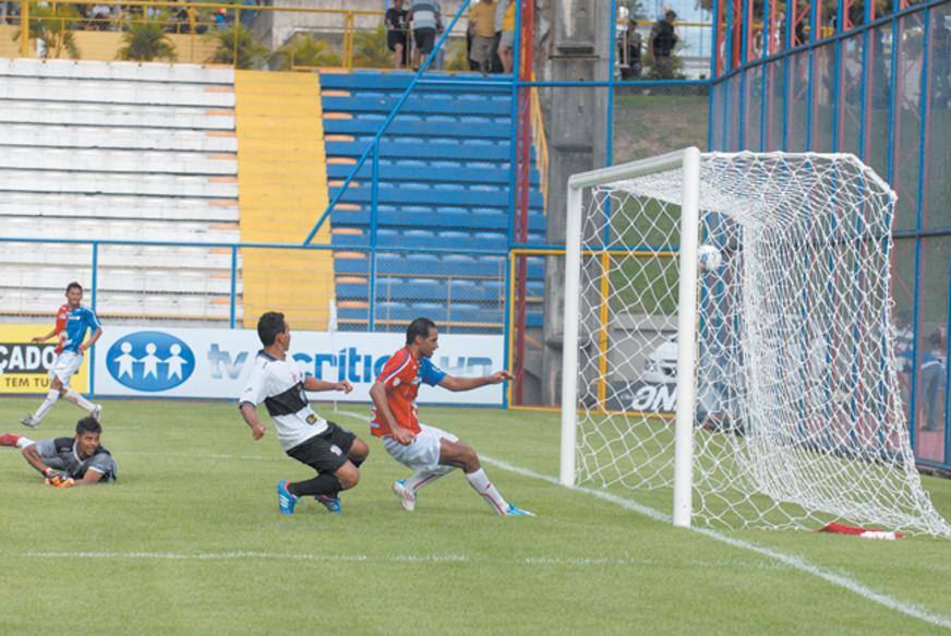 Festival de gols marca jogos do Campeonato Amazonense