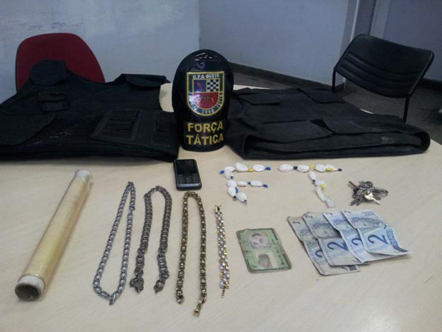 Homem é preso com drogas e coletes balísticos em Manaus